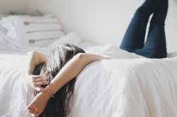 چگونه بی خوابی را رفع کنیم؟ 10 راه درمان بیخوابی | پزشکی