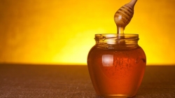 فواید شگفت انگیز عسل | خواص و ارزش غذایی عسل | چرا باید عسل بخوریم؟ | پزشکی